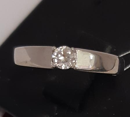 Серебряное кольцо с цирконием (30520424) 1
