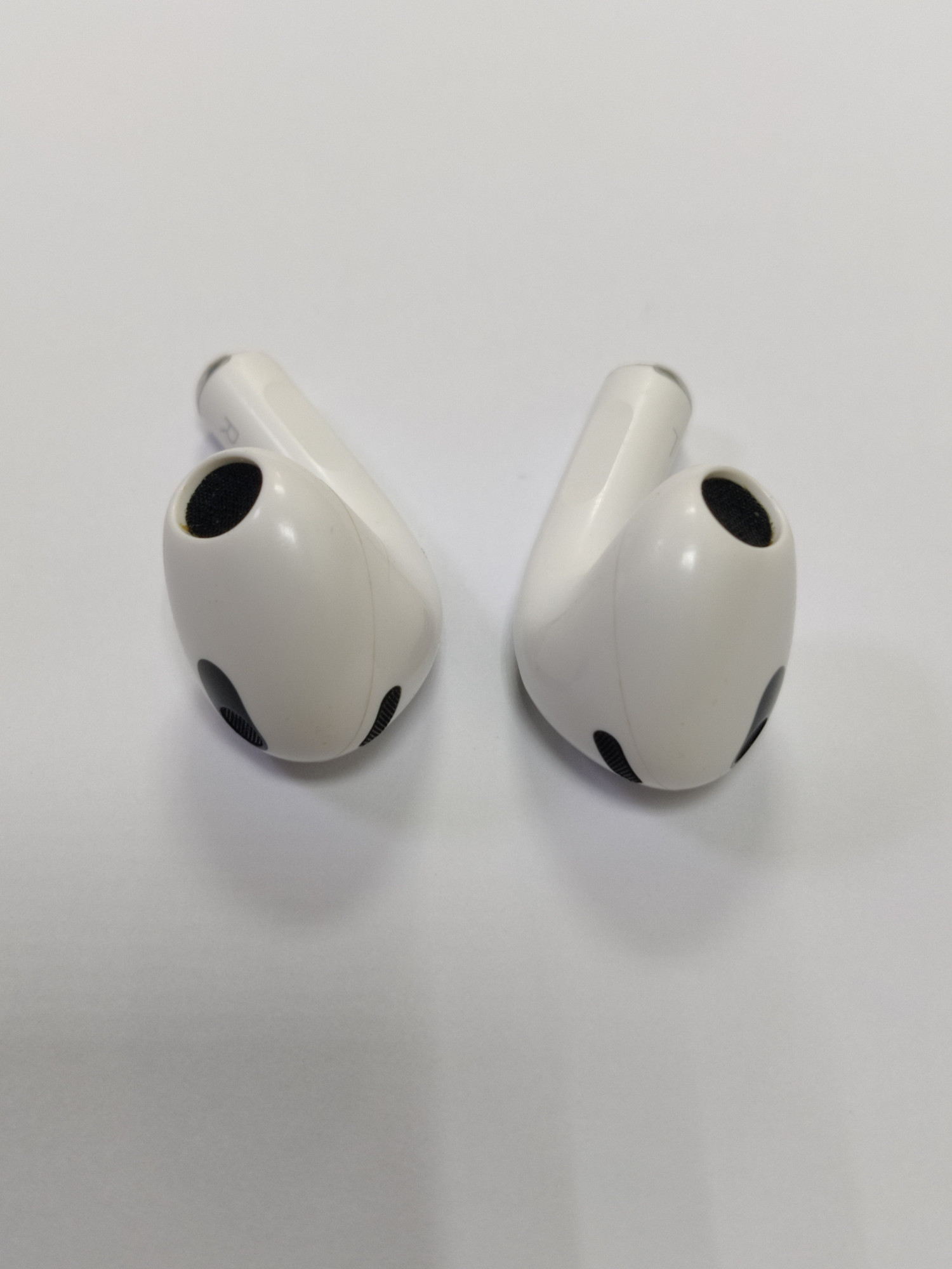 Навушники Apple AirPods 3 with Lightning Charging Case (MPNY3TY/A)  3