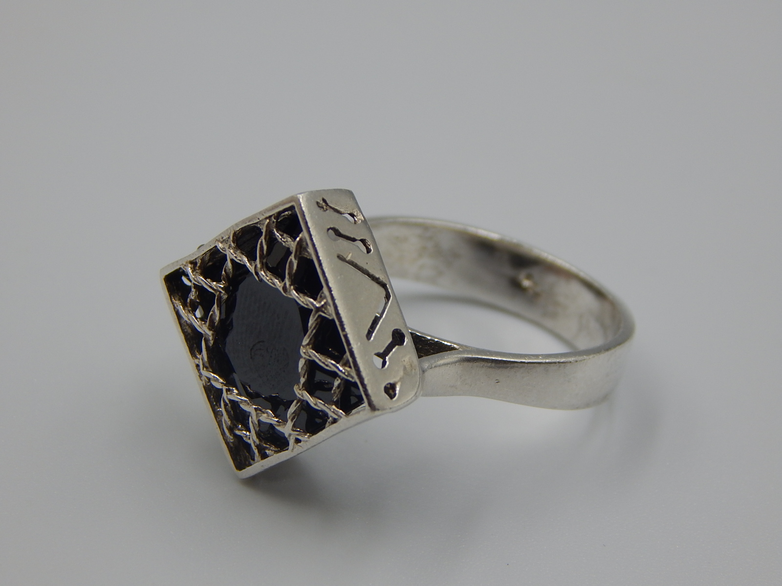 Серебряное кольцо с цирконием (30614863) 2