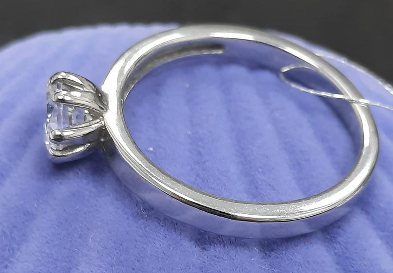 Серебряное кольцо с цирконием (31277679) 1