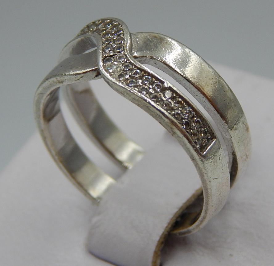 Серебряное кольцо с цирконием (32431136) 1