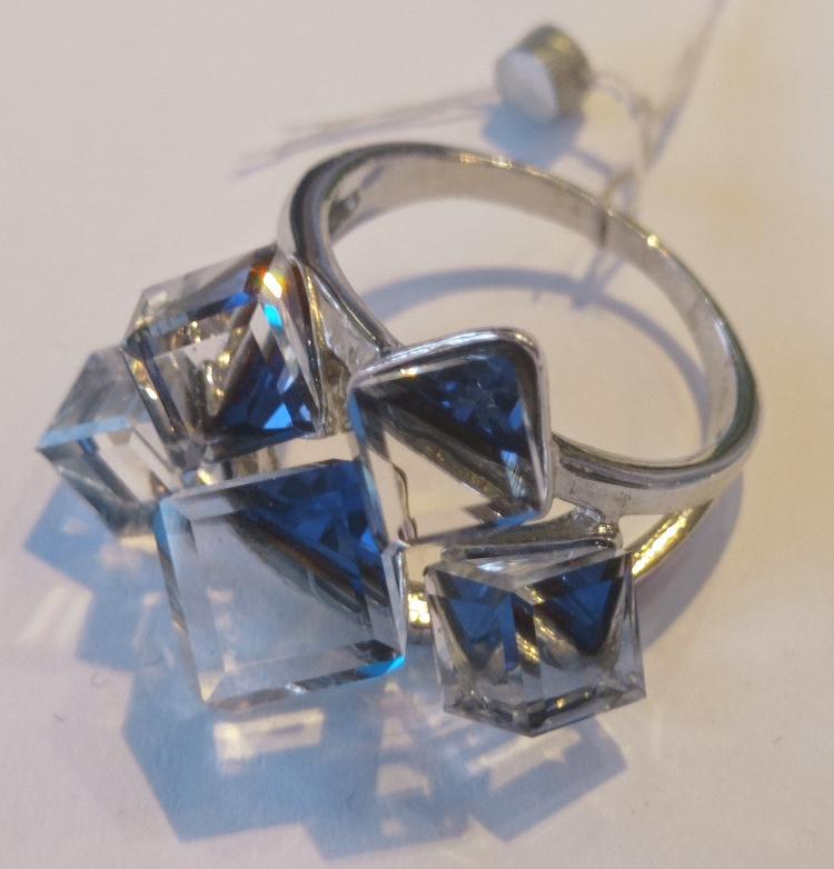 Серебряное кольцо с камнями Swarovski (33597616) 1