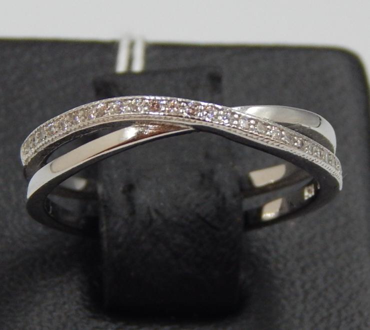 Серебряное кольцо с цирконием (30537349) 0