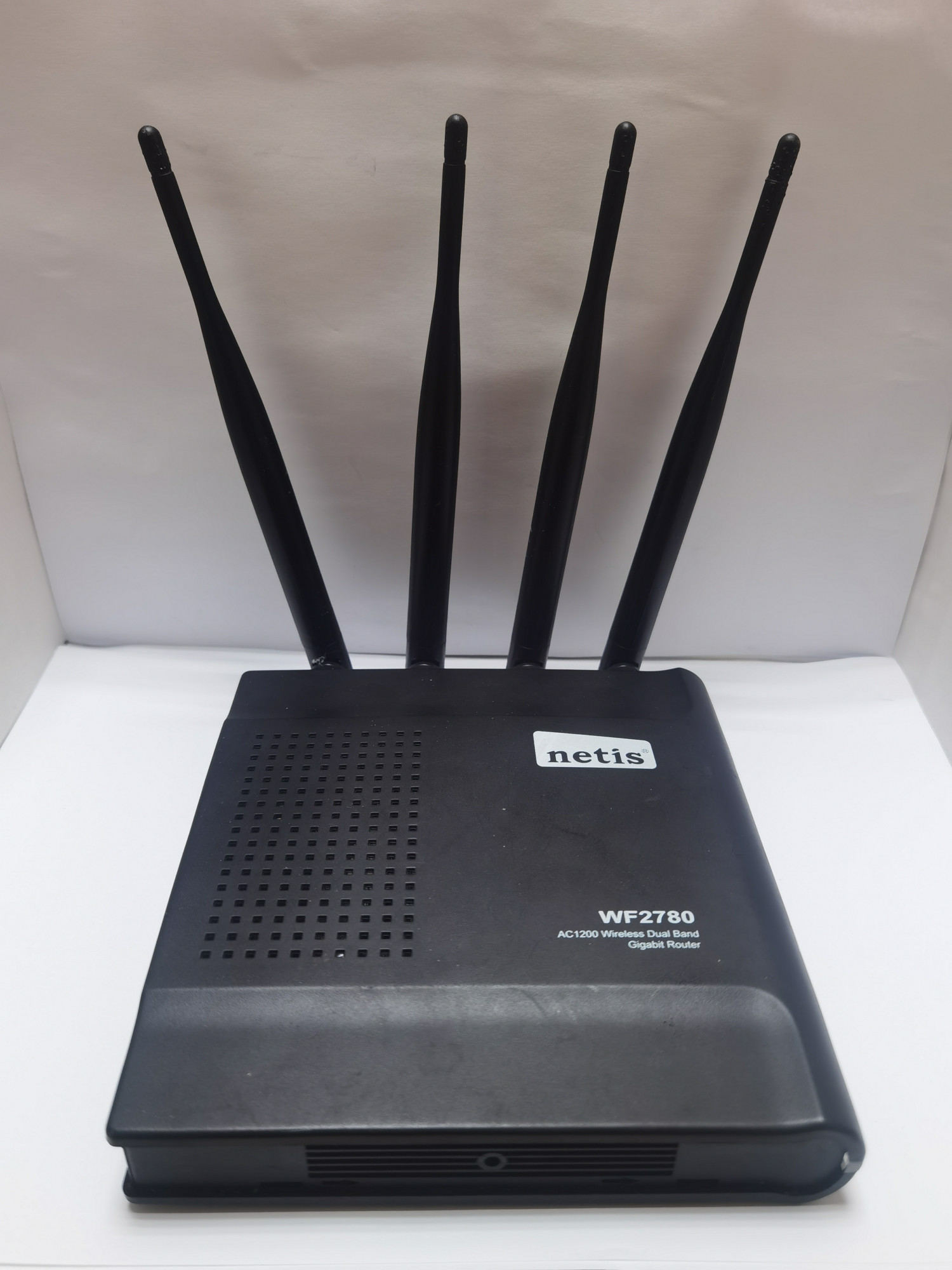 Беспроводной маршрутизатор Netis WF2780 0