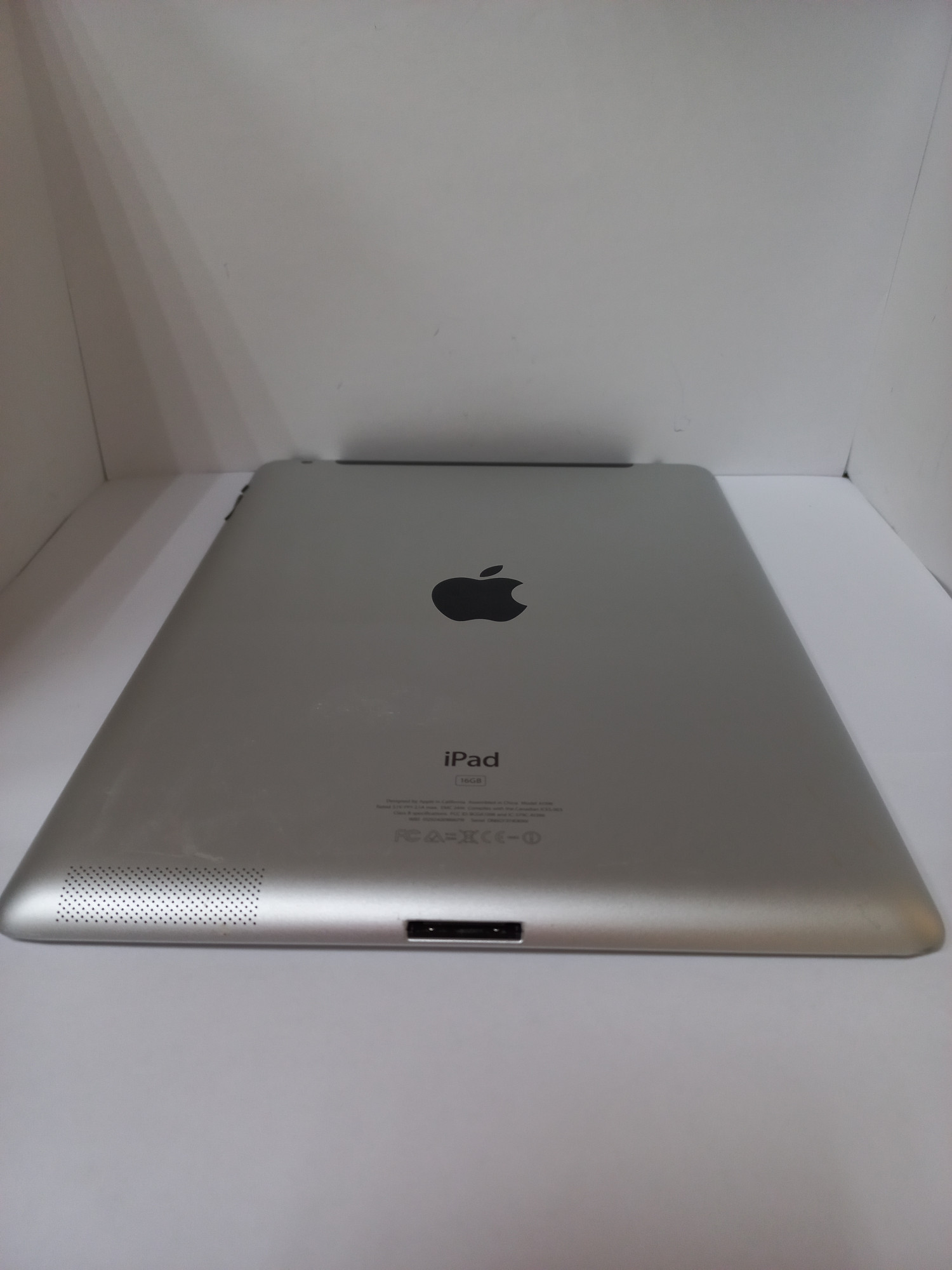 Планшет Apple iPad 2 Wi-Fi 16Gb 3
