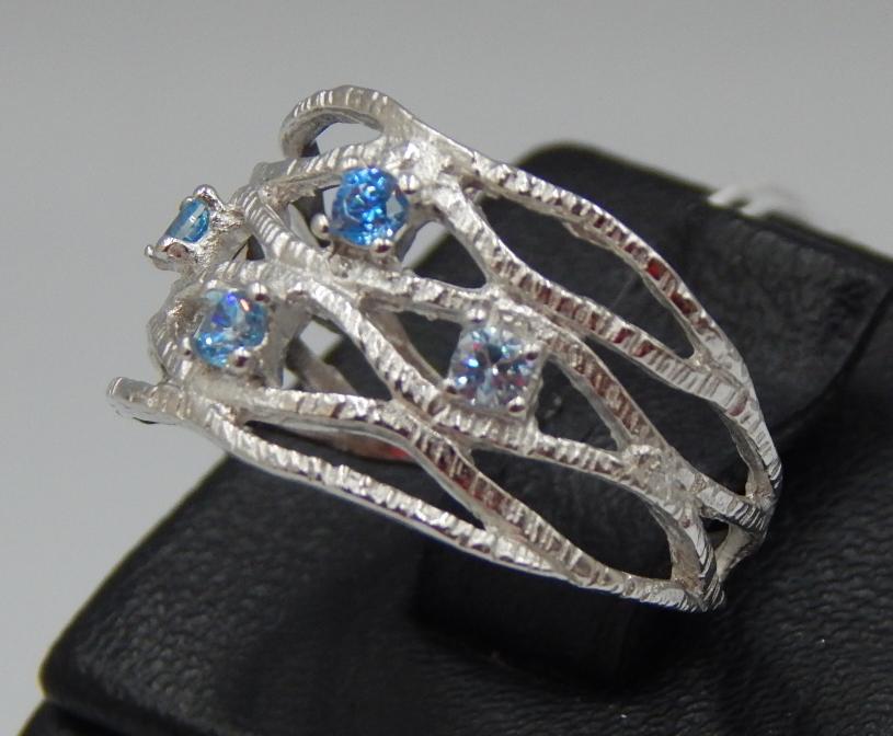 Серебряное кольцо с цирконием (30694767) 1