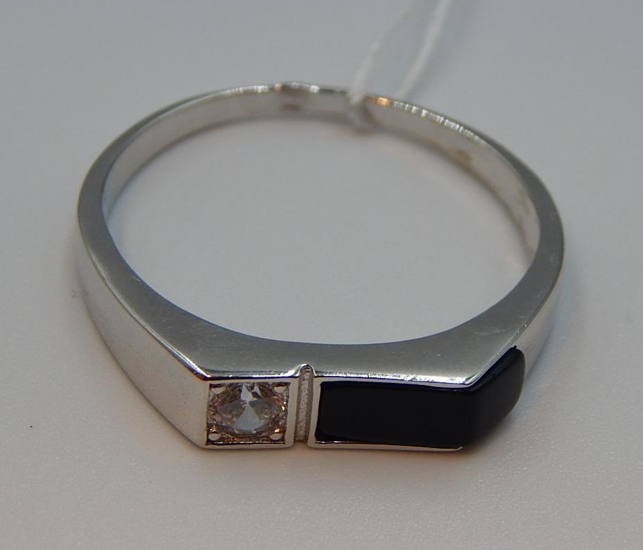 Серебряное кольцо с ониксом и цирконием (30537433) 1