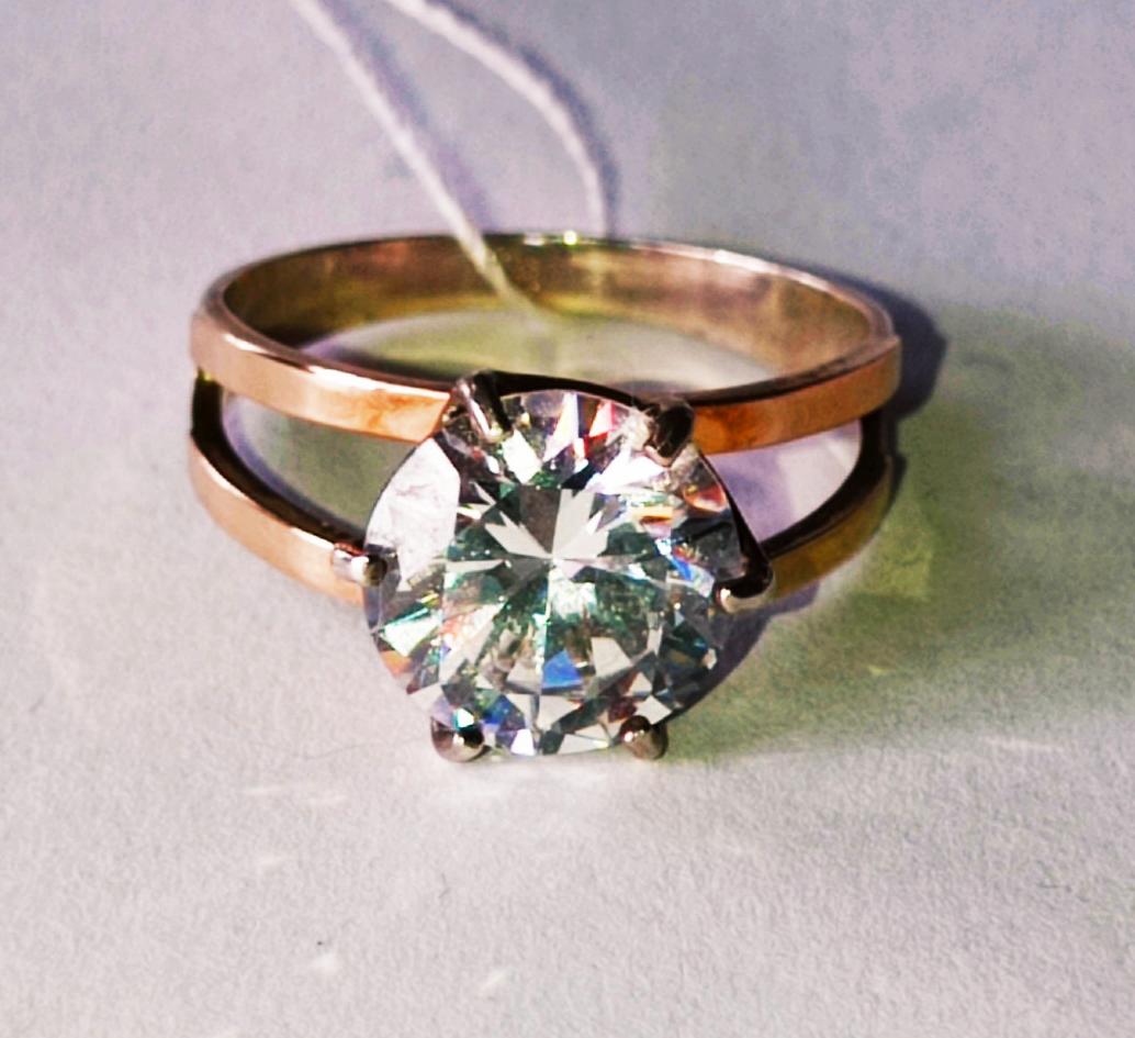 Серебряное кольцо с золотой вставкой и цирконием (26614423) 0