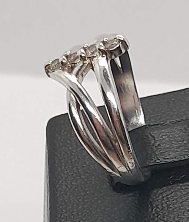 Серебряное кольцо с цирконием (31762278) 1