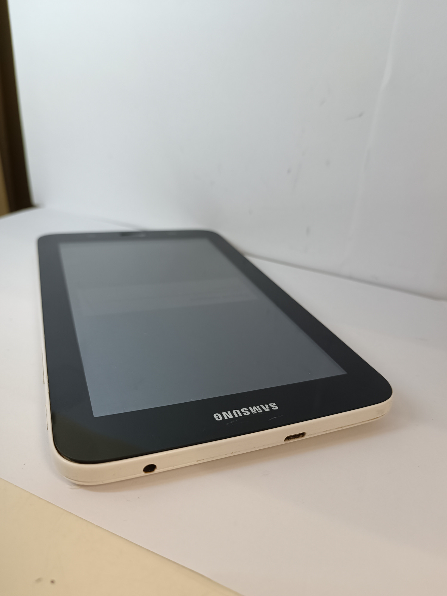 Планшет Samsung Galaxy Tab 3 7.0 Lite (SM-T110) 1/8Gb 5