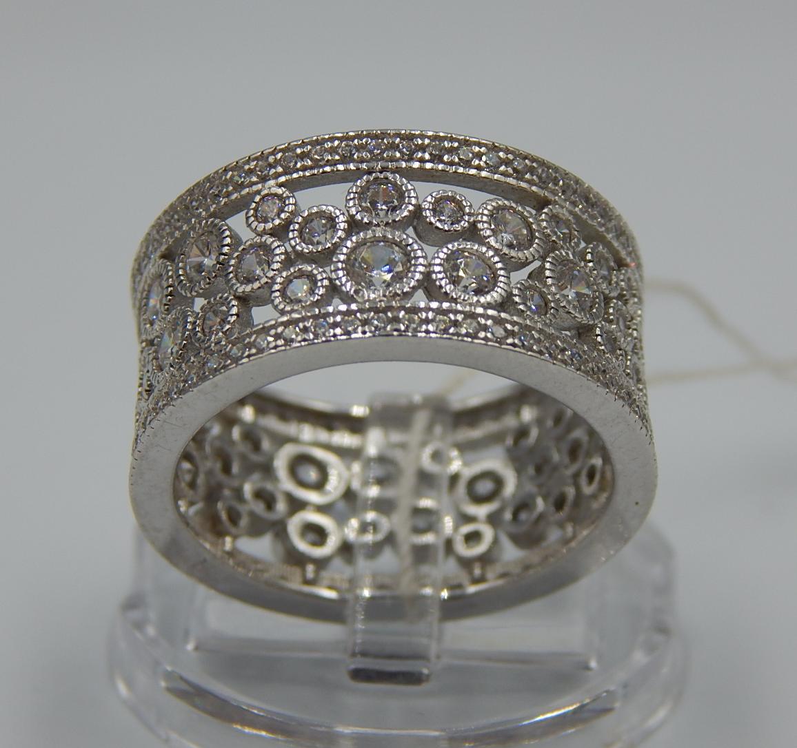 Серебряное кольцо с цирконием (33723117) 0