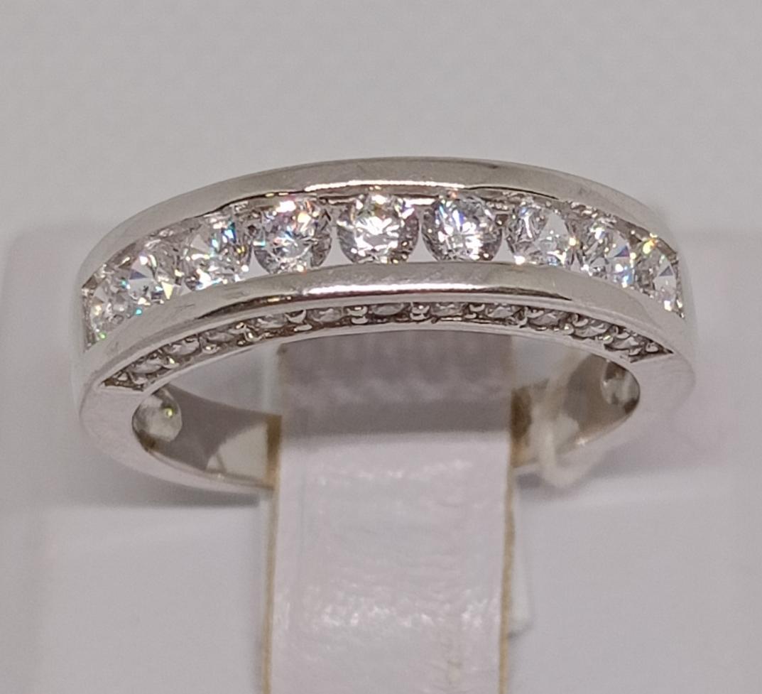 Серебряное кольцо с цирконием (33819503) 0