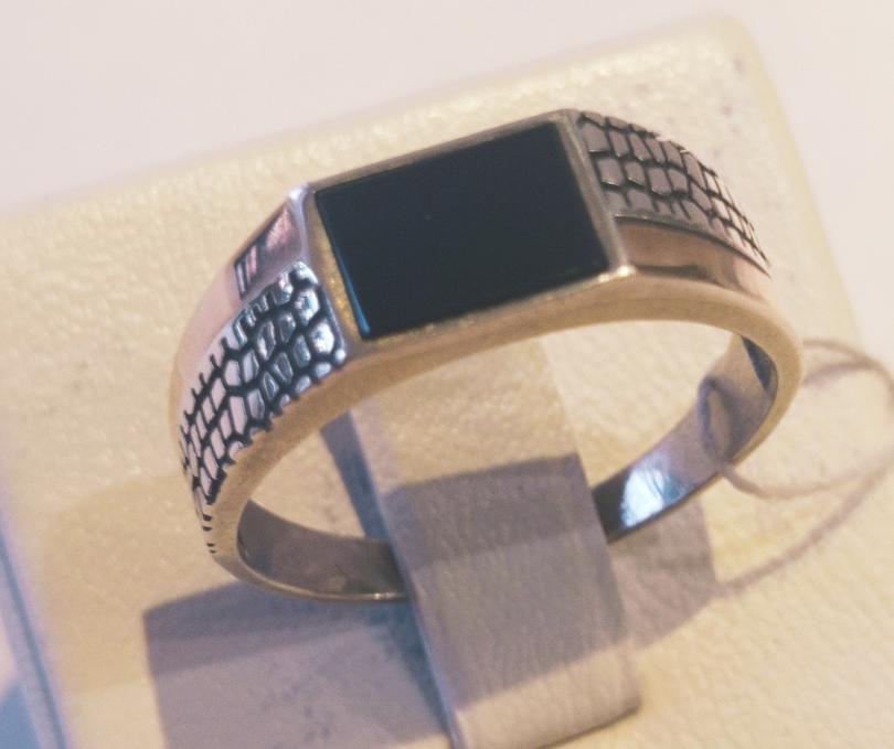 Серебряное кольцо с золотой вставкой и ониксом (27630393) 0