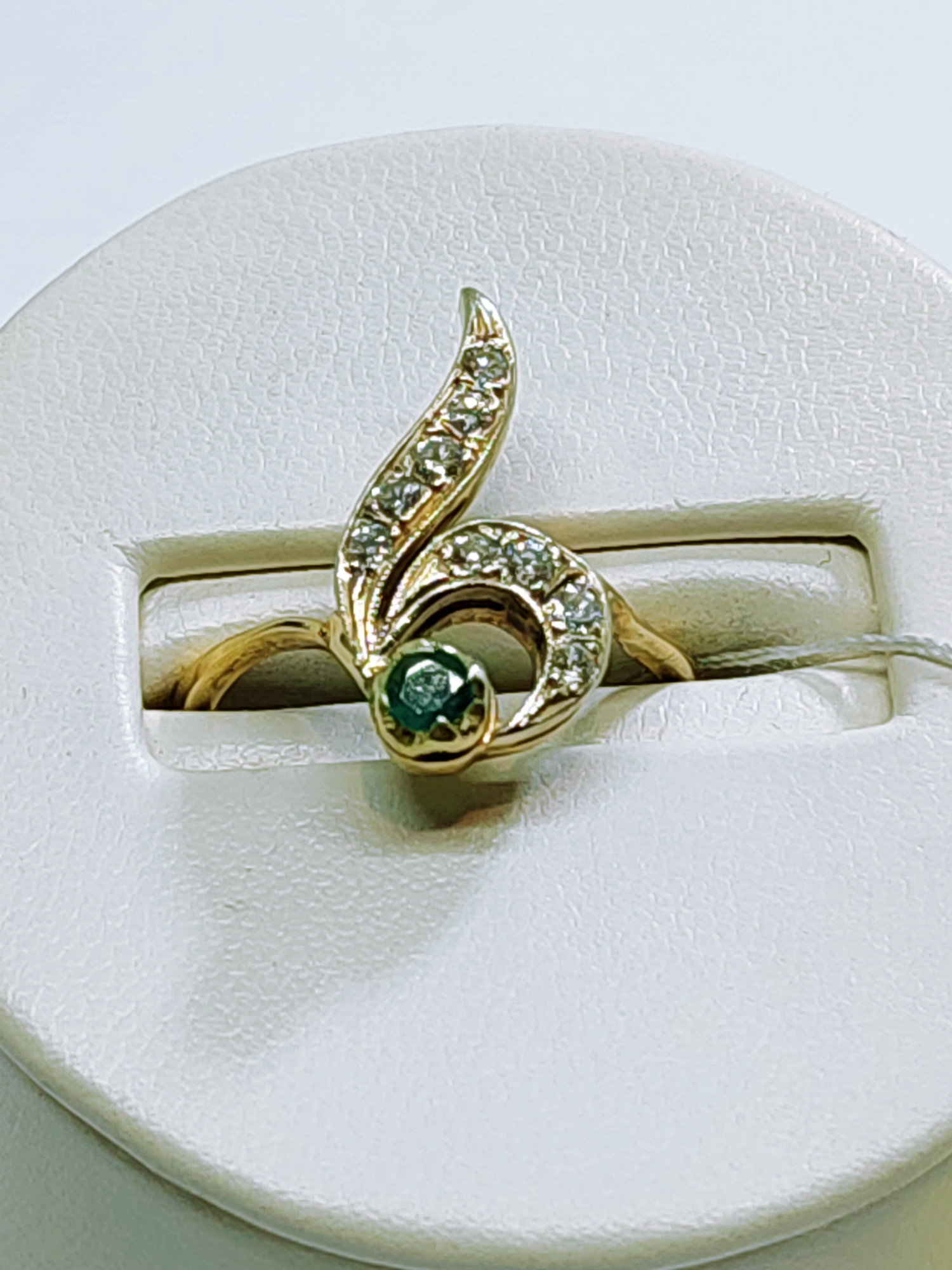 Кольцо из желтого и белого золота с бриллиантами и изумрудом (27417429) 4