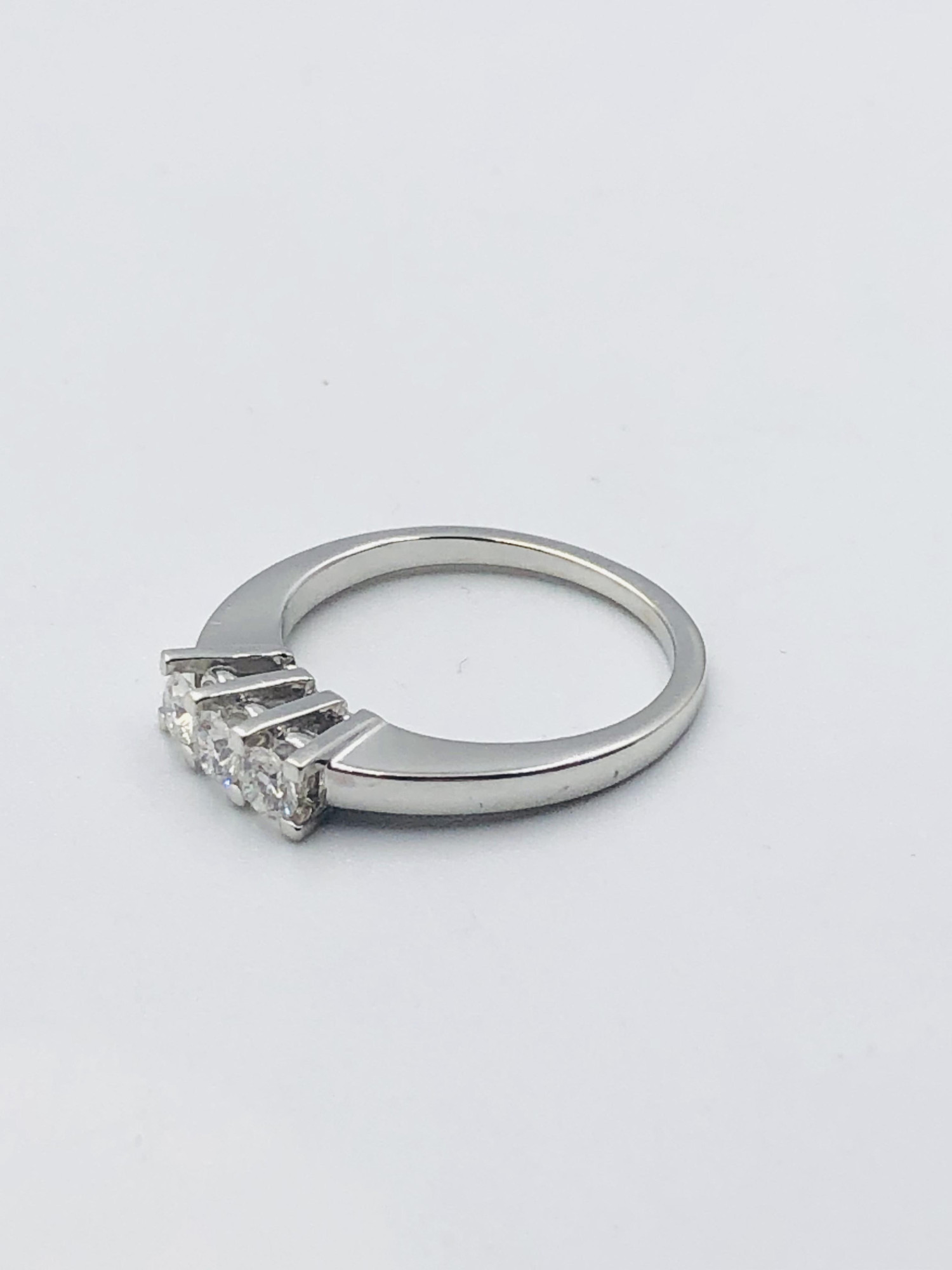 Кольцо из белого золота с бриллиантом (-ми) (33615717) 1