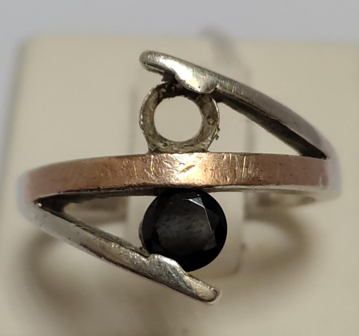 Серебряное кольцо с позолотой и цирконием (33666723) 0