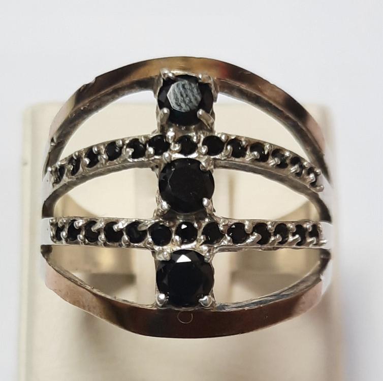 Серебряное кольцо с позолотой и ониксом (33451603) 0
