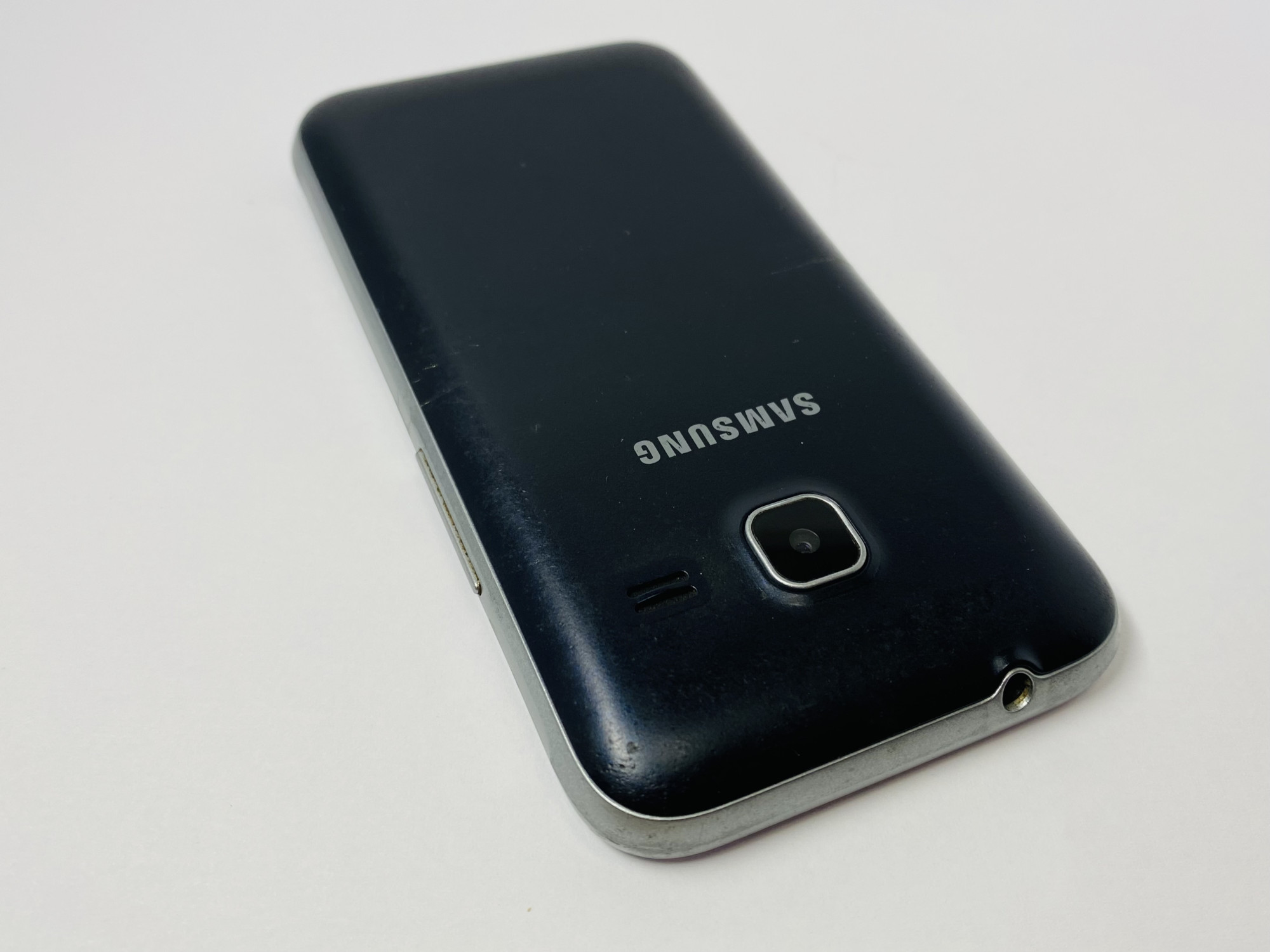 Samsung Galaxy J1 mini (SM-J105H) 1/8Gb 4