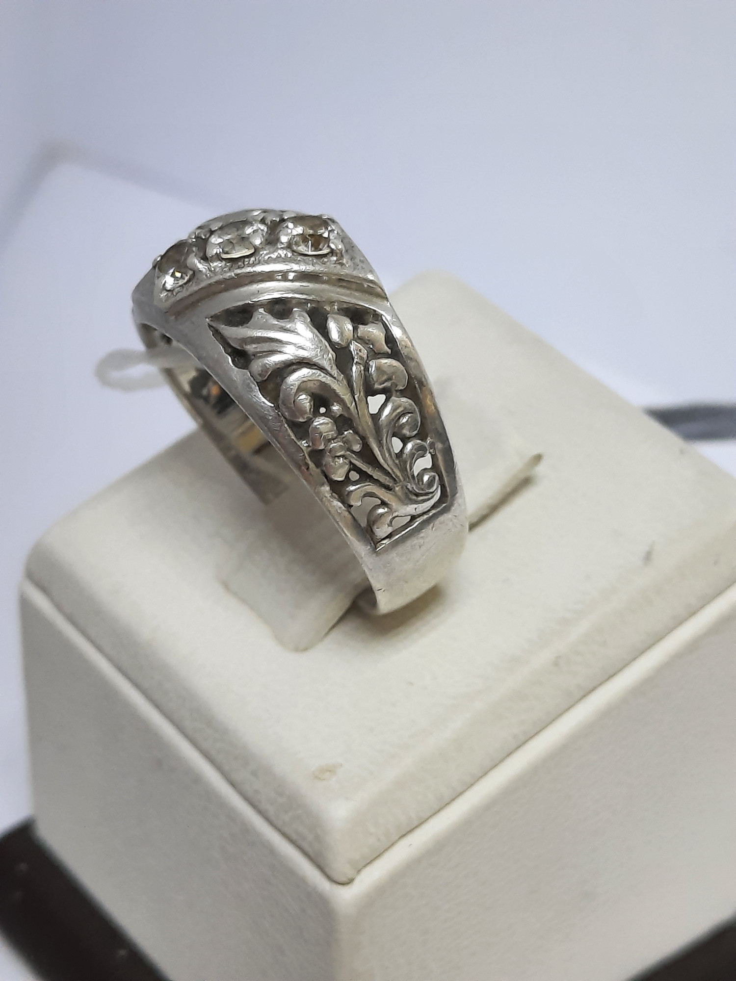 Серебряное кольцо с цирконием (33800425) 1