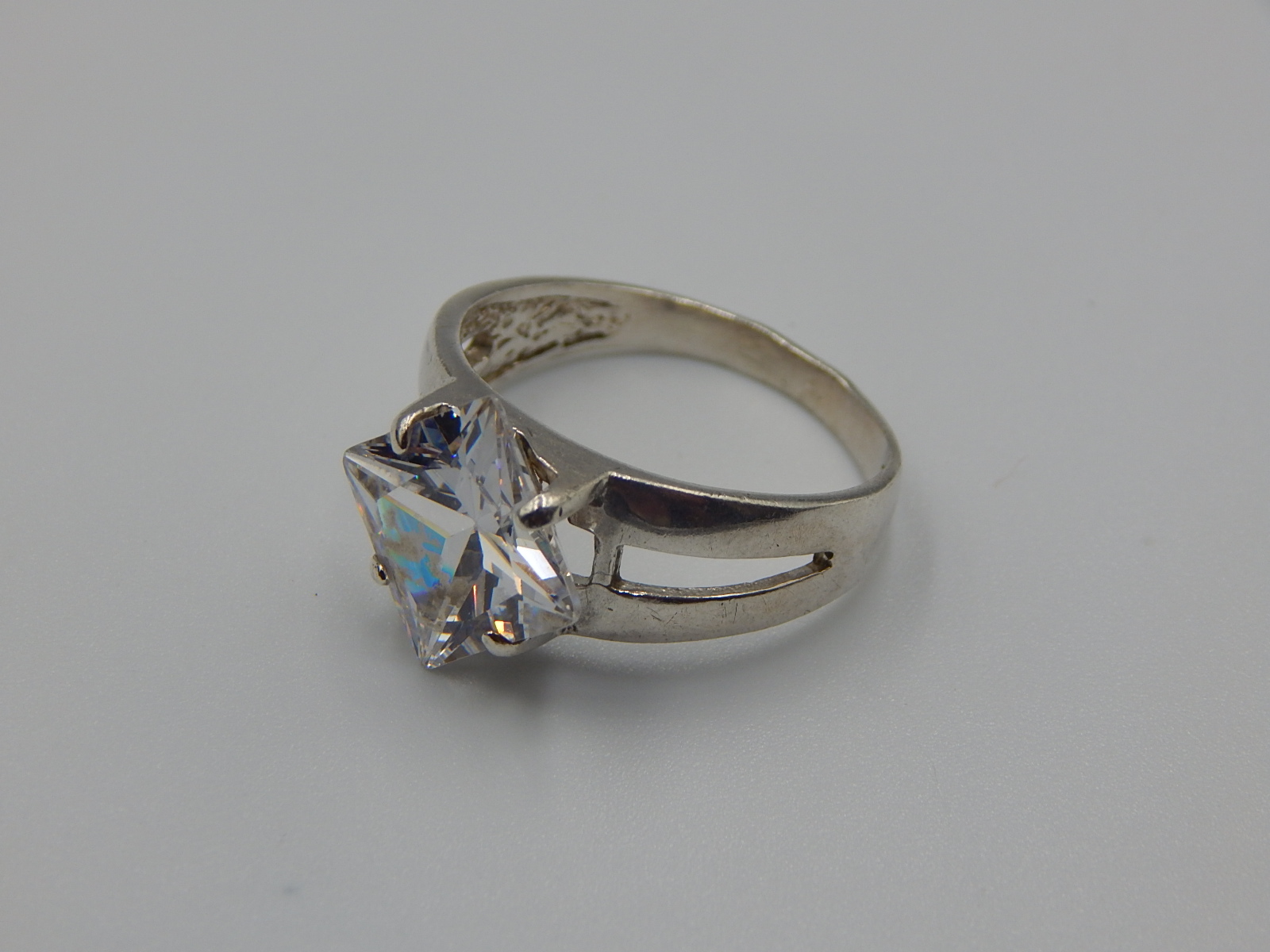 Серебряное кольцо с цирконием (31302568) 2