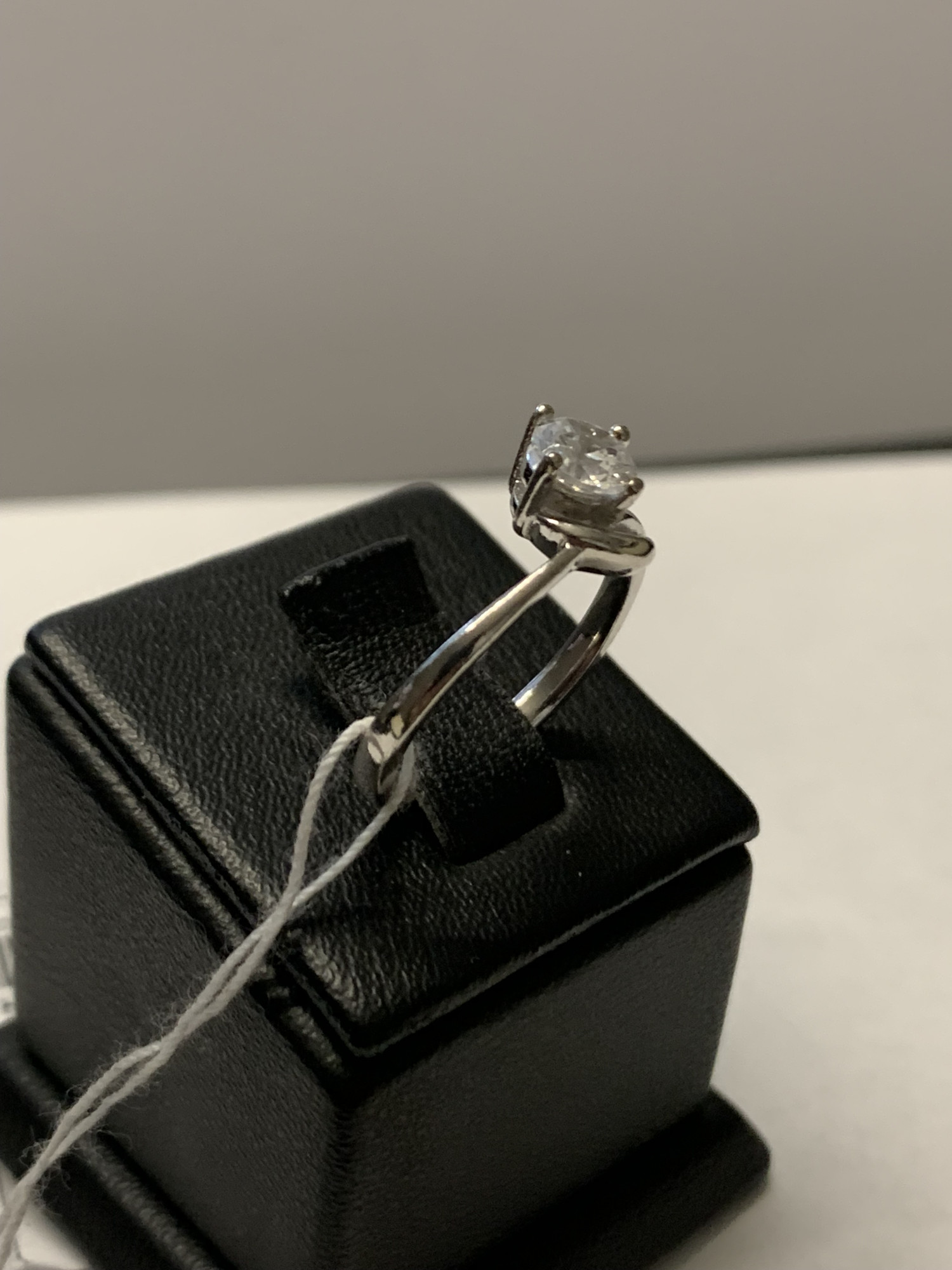 Серебряное кольцо с цирконием (30514193) 1