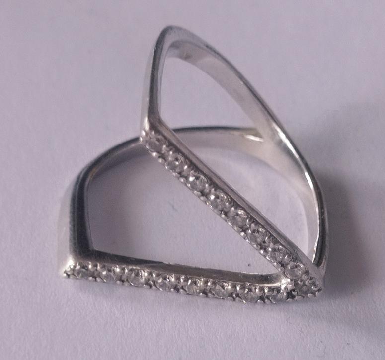 Серебряное кольцо с цирконием (33596569) 1