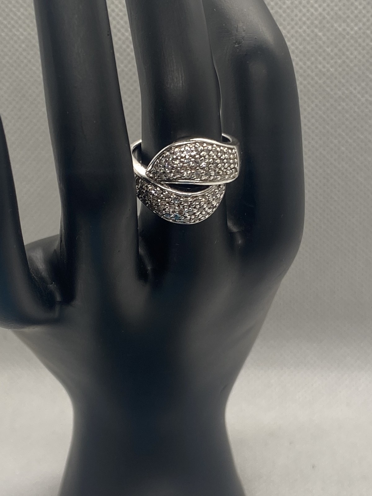 Серебряное кольцо с цирконием (31729319) 1