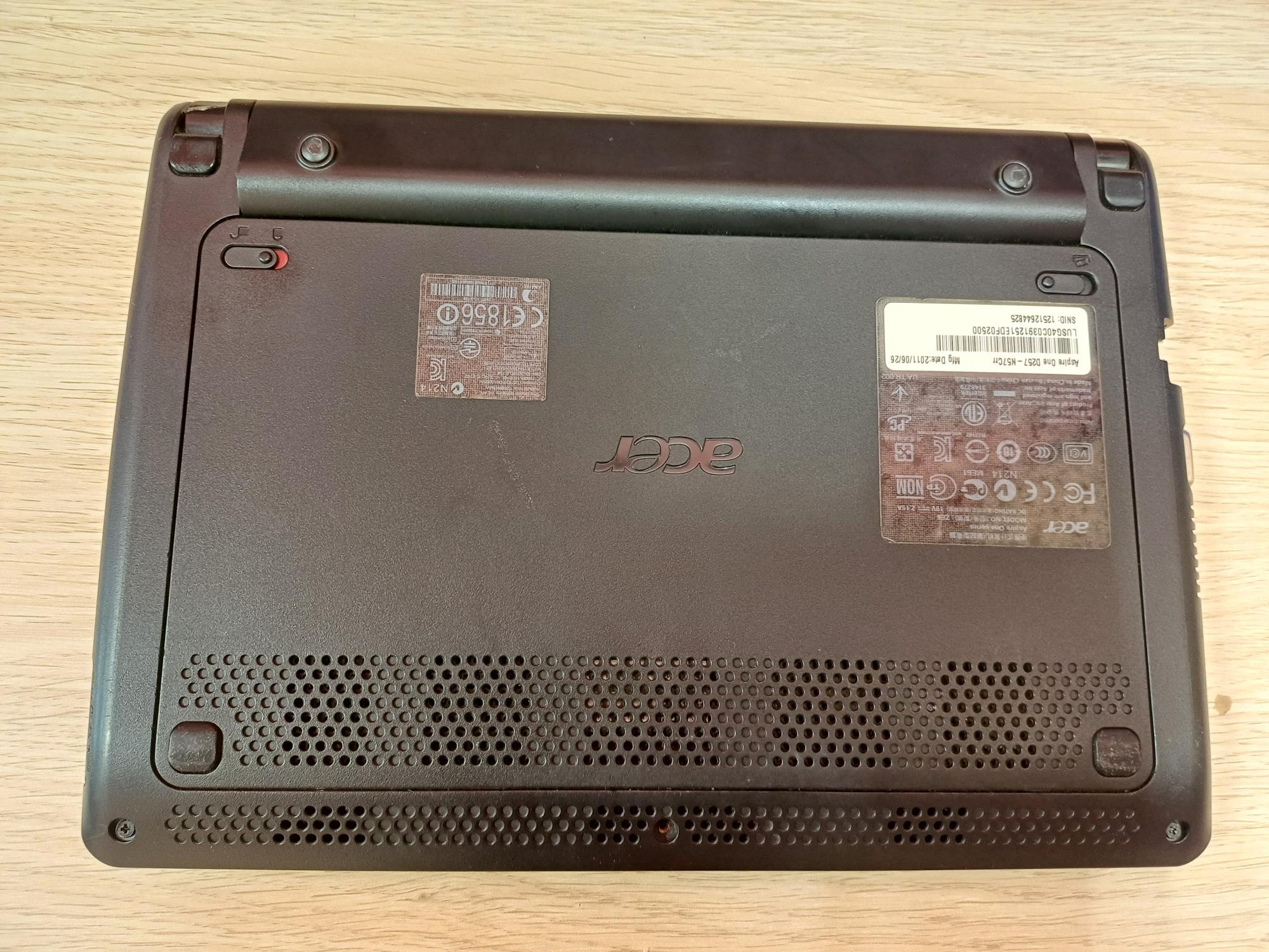 Ноутбук Acer Aspire One D257-N57Crr (LU.SG40C.039) 2