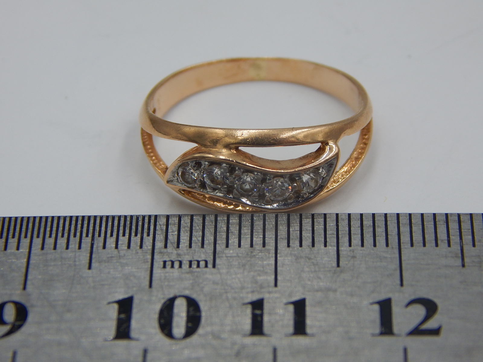 Кольцо из красного и белого золота с цирконием (29500366) 5
