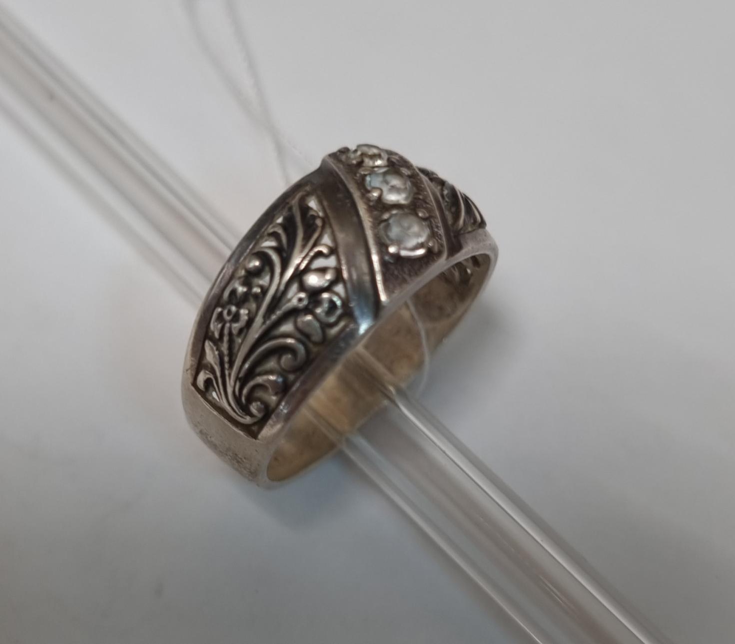 Серебряное кольцо с цирконием (33779780) 1