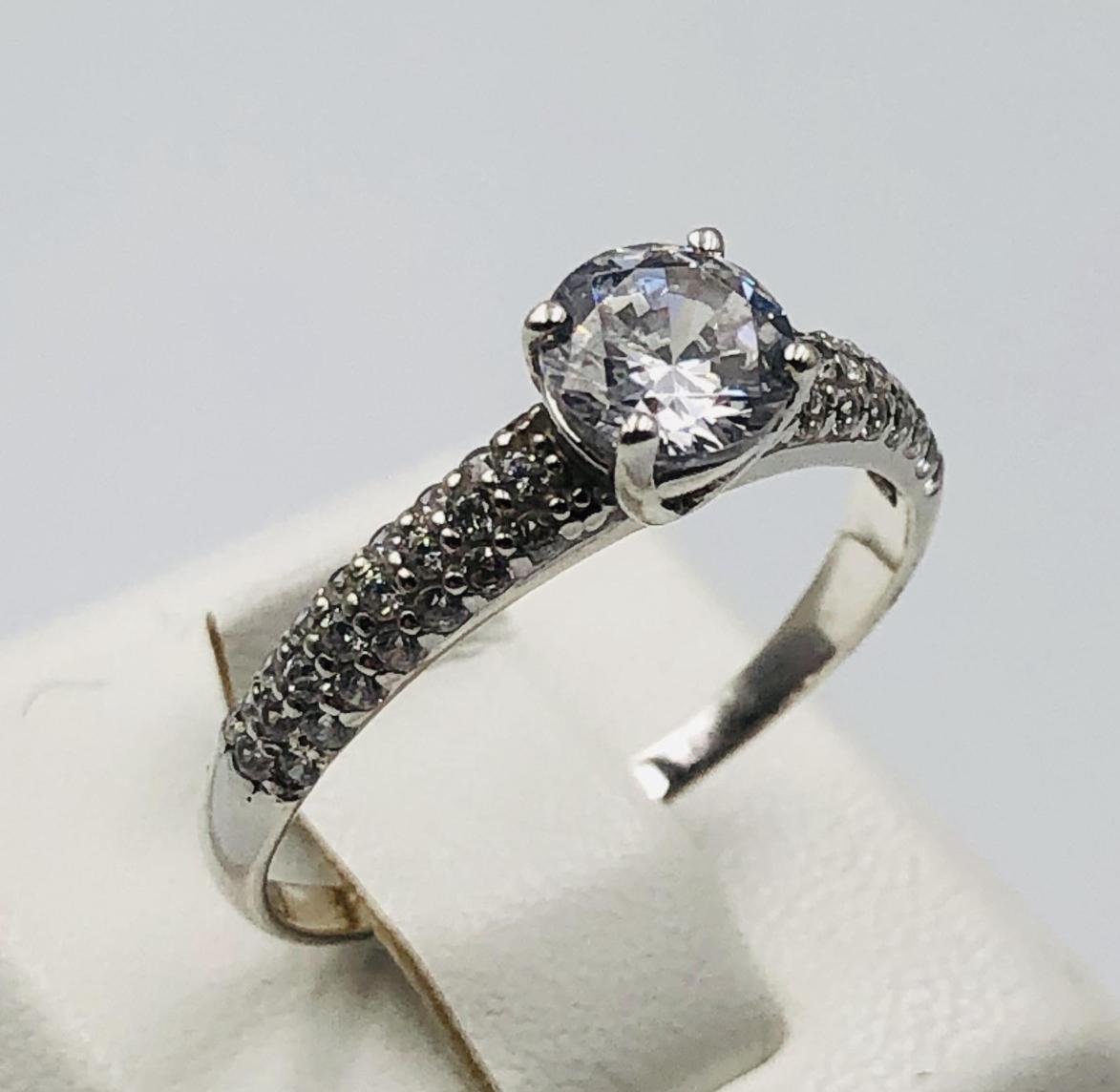 Серебряное кольцо с цирконием (33792616) 0