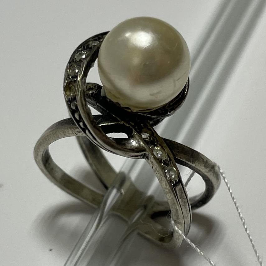 Серебряное кольцо с жемчугом и цирконием (33615300) 0