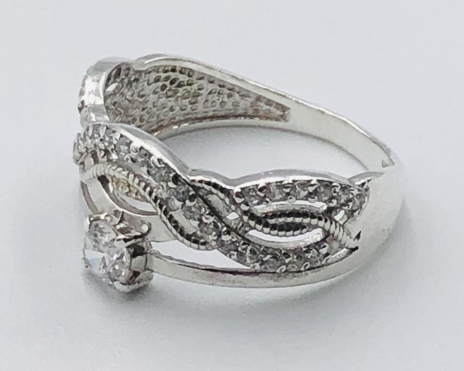 Серебряное кольцо с цирконием (33720401) 1