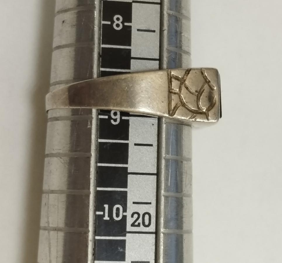 Серебряный перстень с позолотой и ониксом (33425016) 1