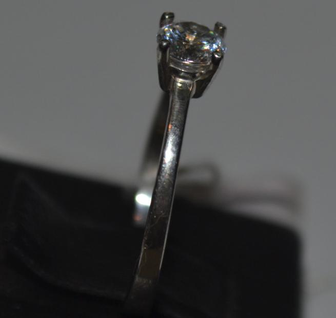 Серебряное кольцо с цирконием (30509363) 1