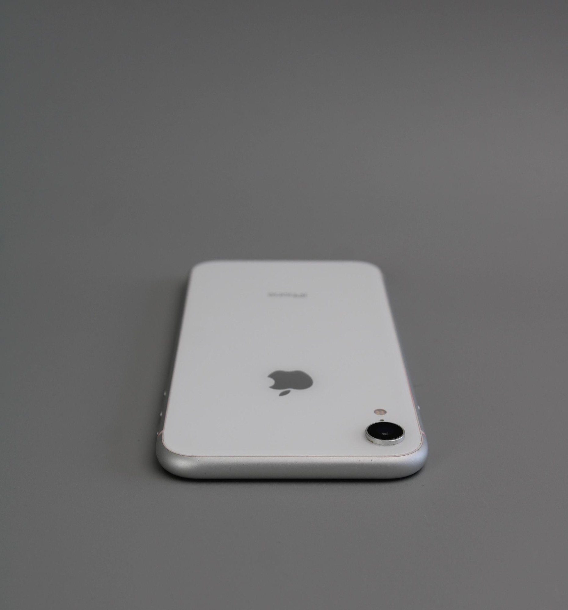 Apple iPhone XR 128GB White  8