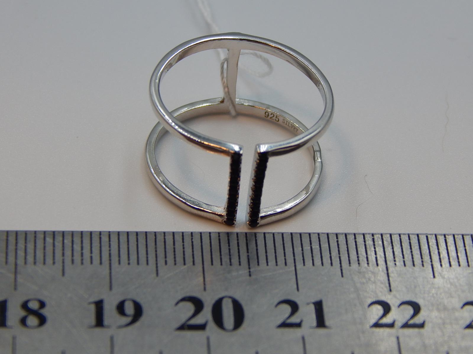 Серебряное кольцо с цирконием (30537130) 1