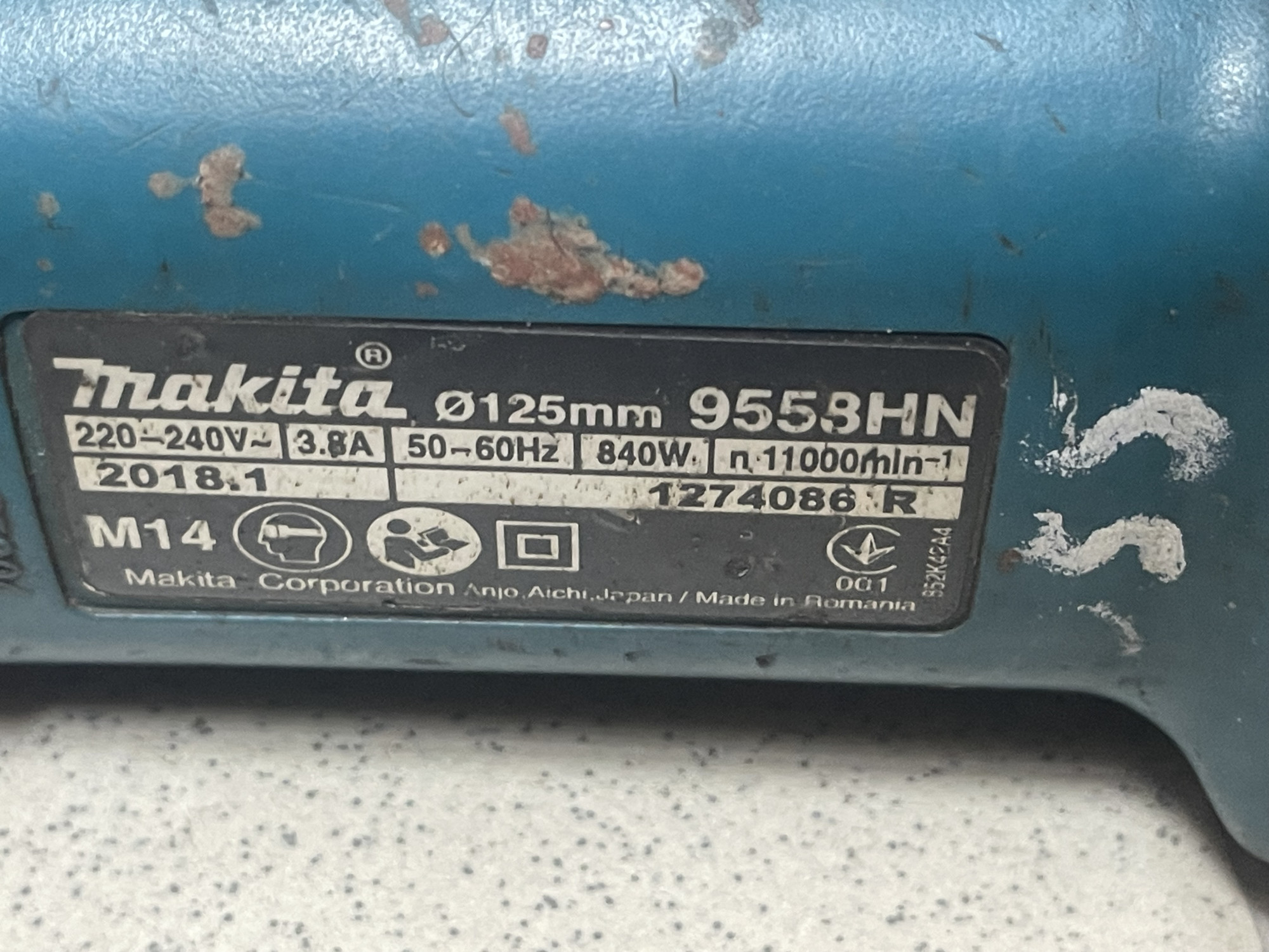 Болгарка (кутова шліфувальна машина) Makita 9558HN 1