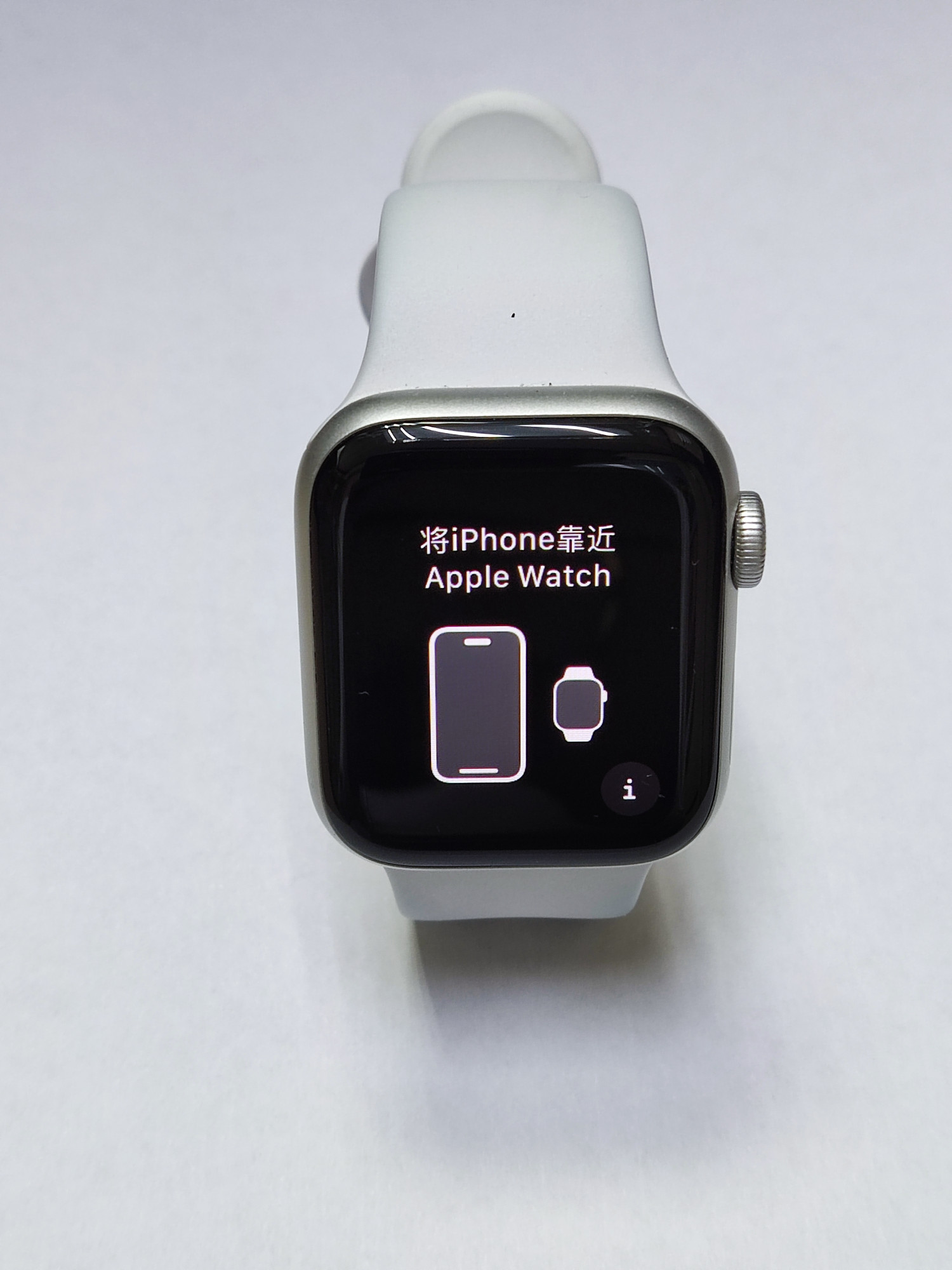 Смарт-часы Apple Watch SE GPS 40mm Silver Aluminium Case with White Sport Band (MYDM2)  0
