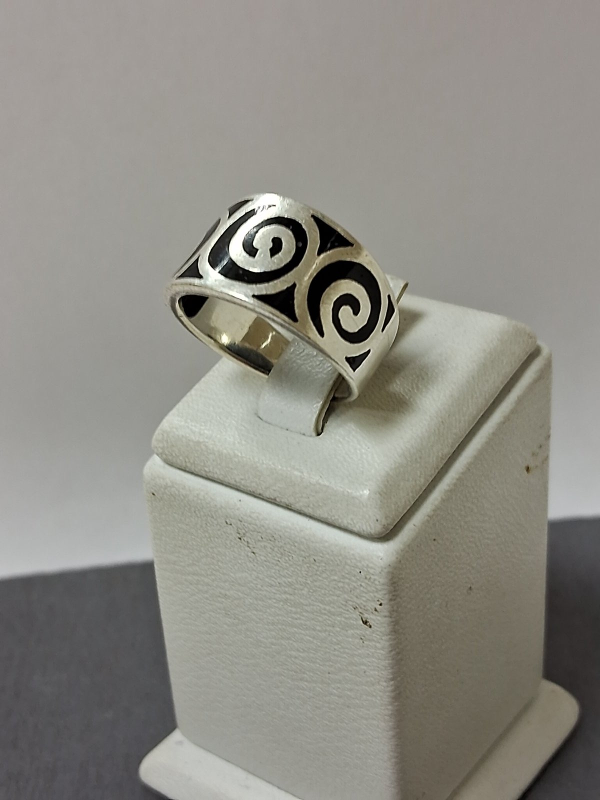 Серебряное кольцо с эмалью (31832637) 1