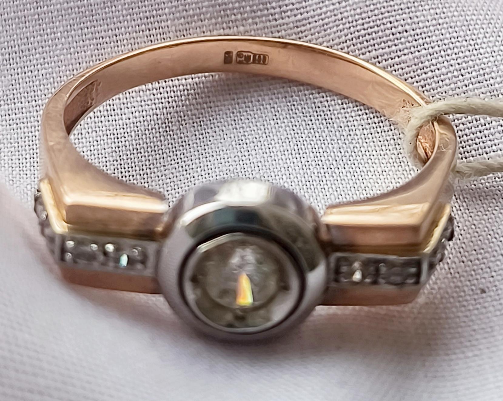 Перстень из красного и белого золота с цирконием (32634699) 4