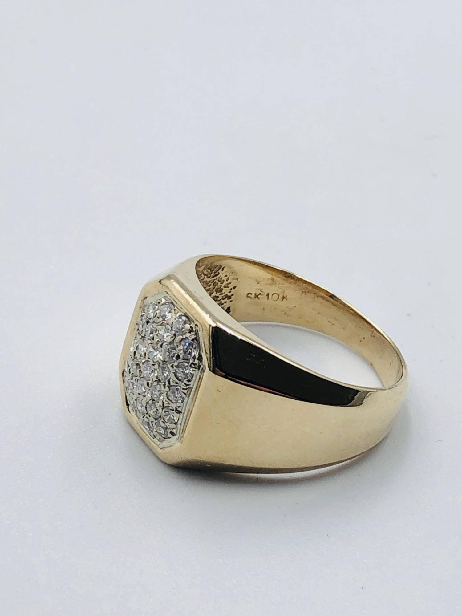 Перстень из желтого и белого золота с бриллиантом (-ми) (33064292) 1