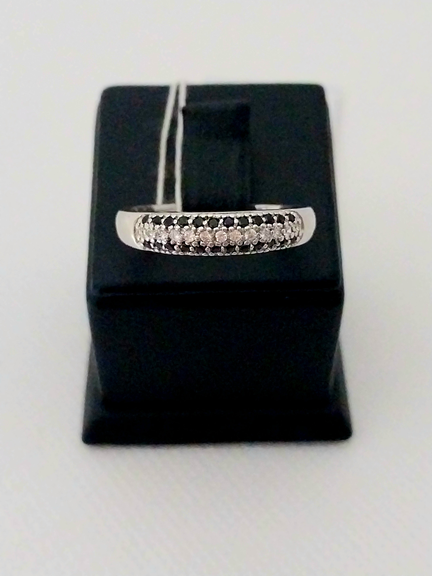 Серебряное кольцо с цирконием (30837835) 0