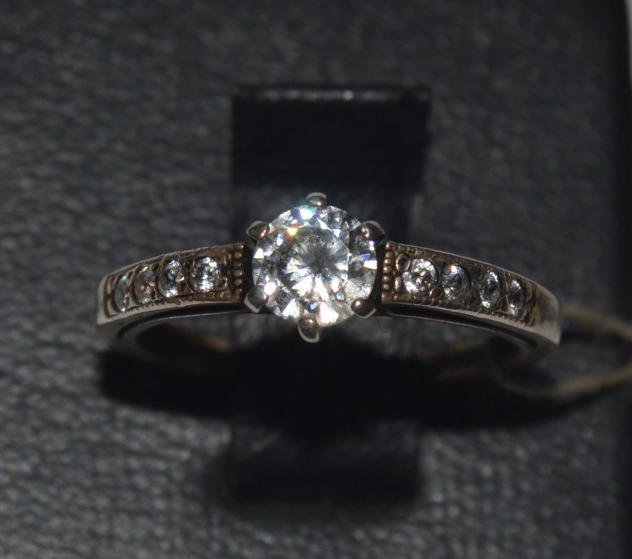 Серебряное кольцо с цирконием (30513272) 0