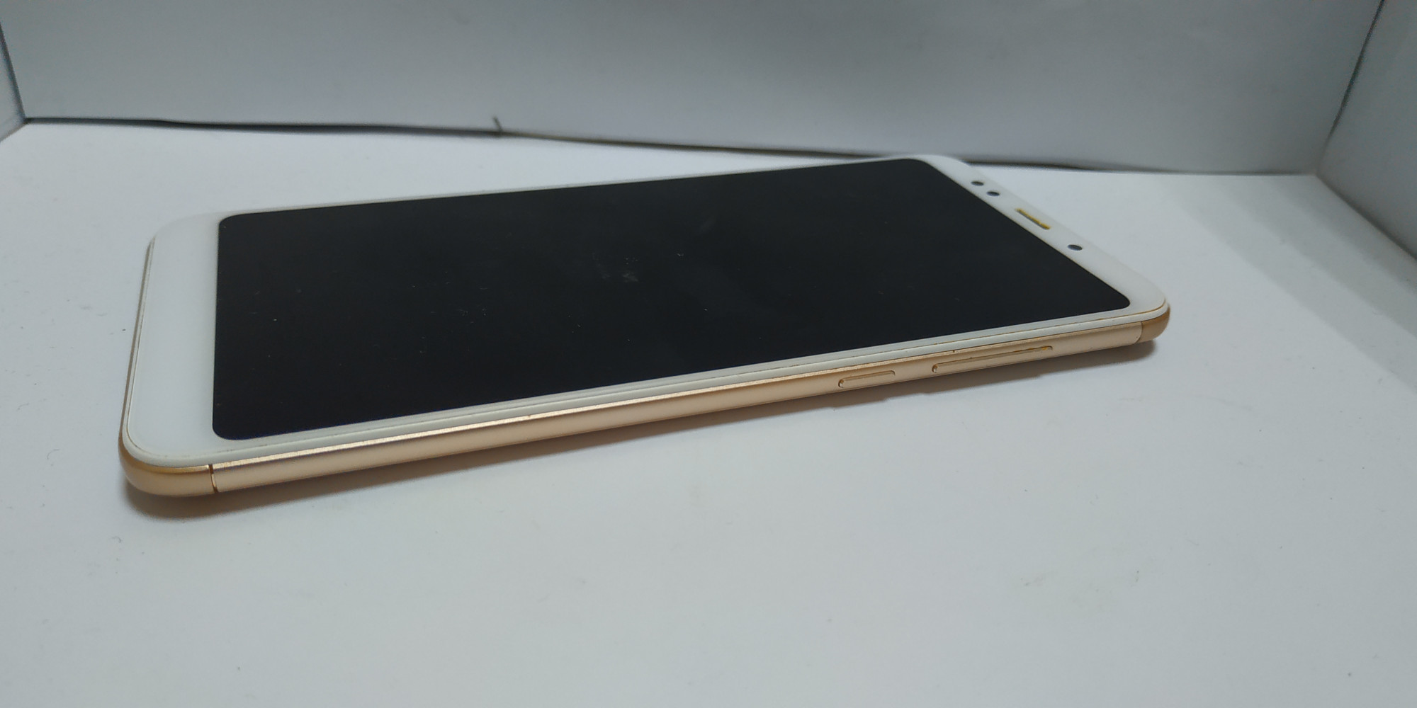 Xiaomi Redmi 5 Plus 4/64GB Gold 2