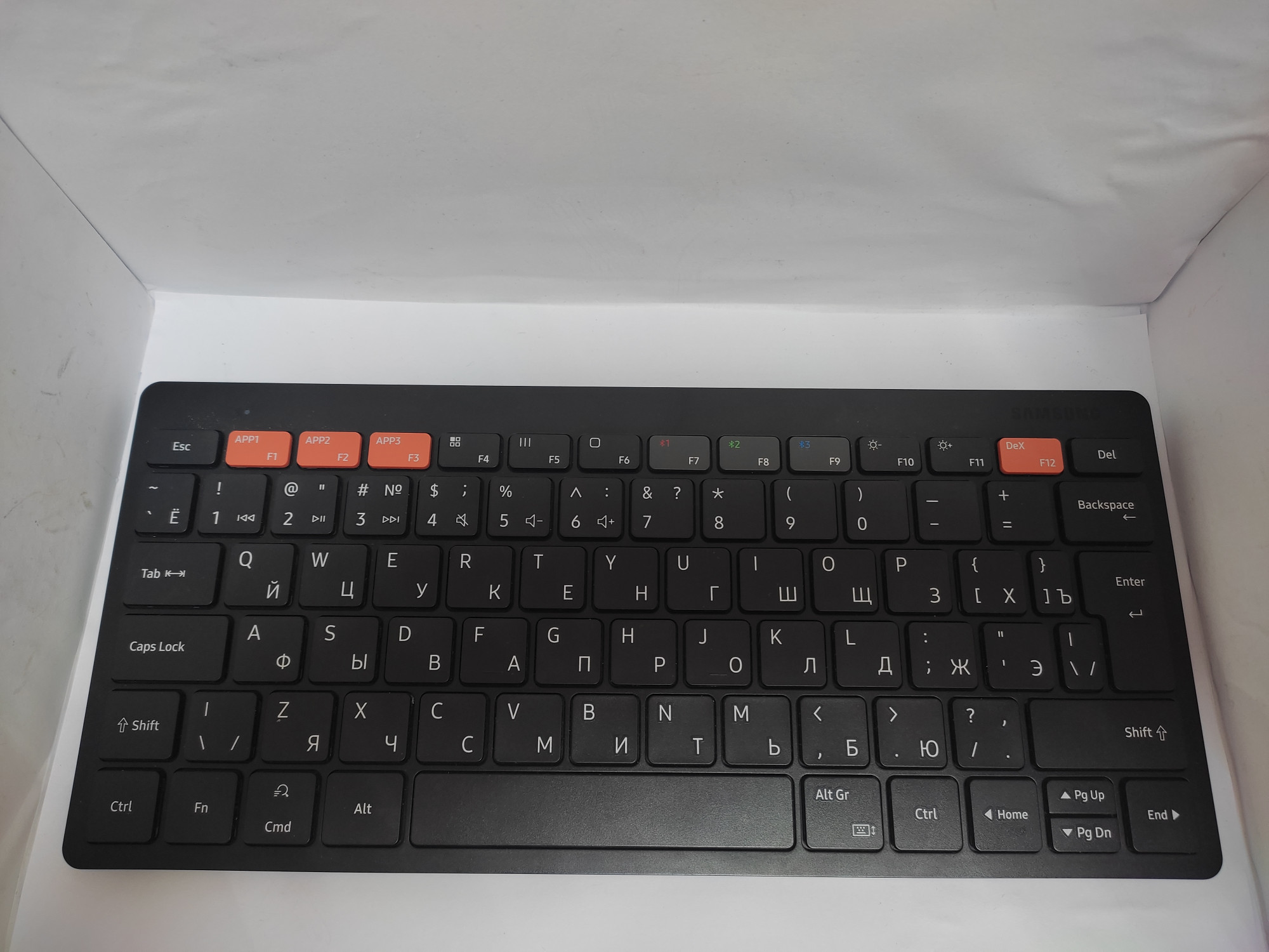 Клавиатура Samsung Smart Keyboard Trio 500 Black (EJ-B3400BBRGRU) 0