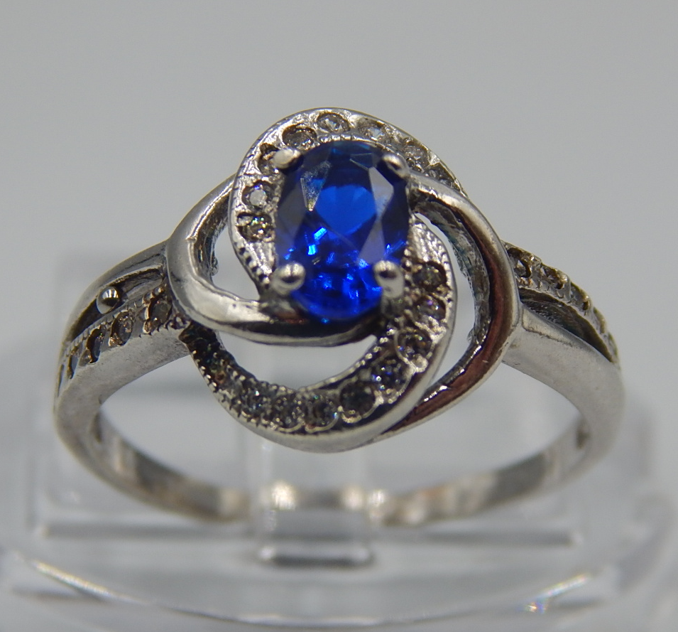 Серебряное кольцо с цирконием (33227087) 0