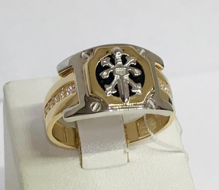 Перстень из красного и белого золота с ониксом и цирконием  (30441762) 1