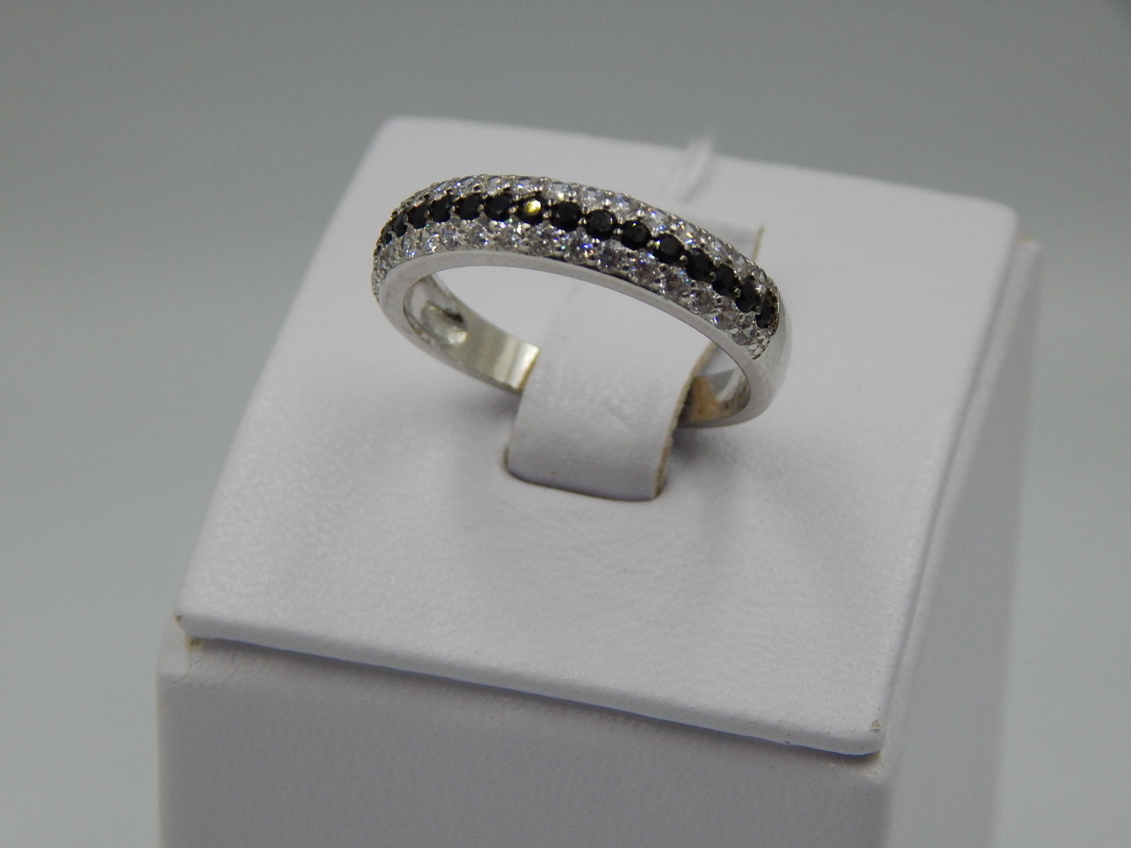 Серебряное кольцо с цирконием (30829186) 2