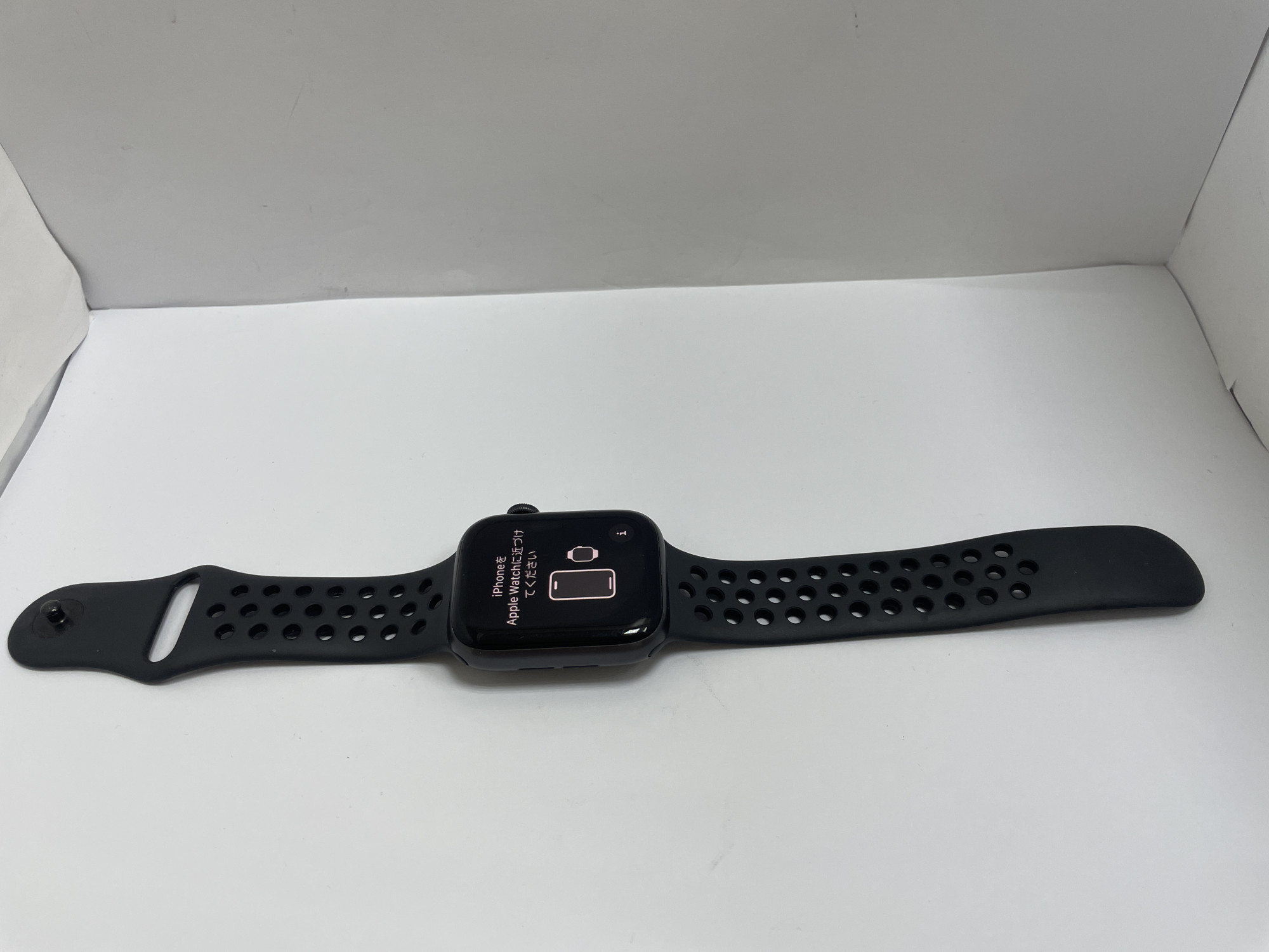 Смарт-часы Apple Watch Nike SE GPS, 44mm Silver Aluminium Case with Pure Platinum/Black Nike Sport Band (MYYH2)  2